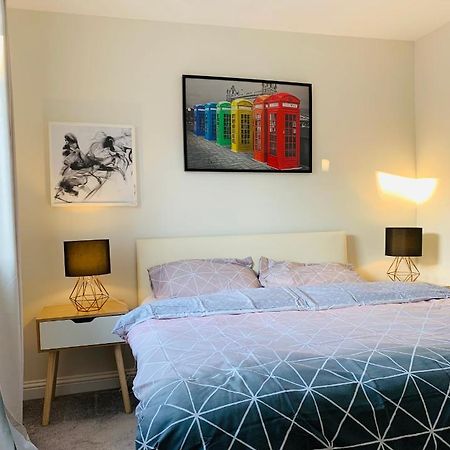 Whyte, Modern 3 Bed House With Garden, Sleeps 9, Free Parking, Sittingbourne City Centre, Kent Eksteriør bilde