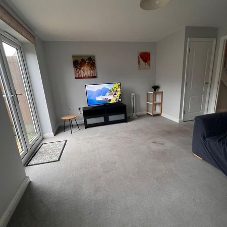 Whyte, Modern 3 Bed House With Garden, Sleeps 9, Free Parking, Sittingbourne City Centre, Kent Eksteriør bilde