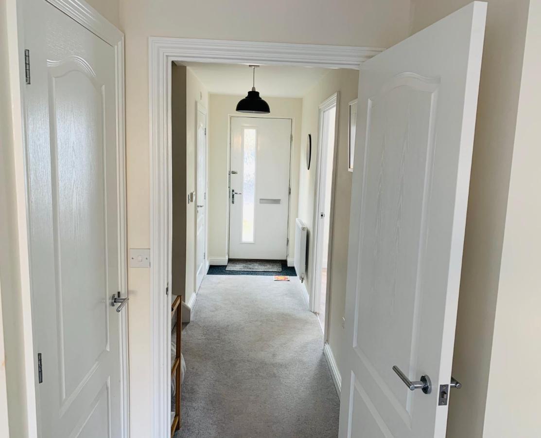 Whyte, Modern 3 Bed House With Garden, Sleeps 9, Free Parking, Sittingbourne City Centre, Kent Eksteriør bilde