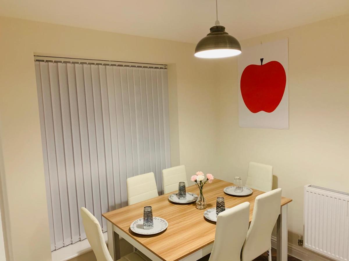 Whyte, Modern 3 Bed House With Garden, Sleeps 9, Free Parking, Sittingbourne City Centre, Kent Eksteriør bilde