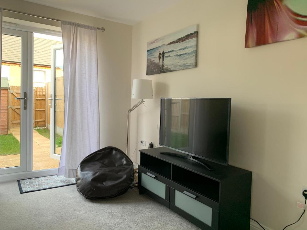 Whyte, Modern 3 Bed House With Garden, Sleeps 9, Free Parking, Sittingbourne City Centre, Kent Eksteriør bilde