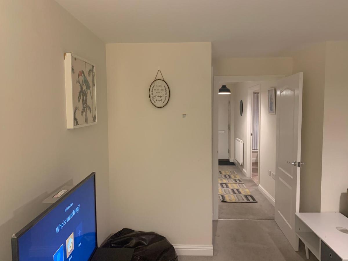 Whyte, Modern 3 Bed House With Garden, Sleeps 9, Free Parking, Sittingbourne City Centre, Kent Eksteriør bilde